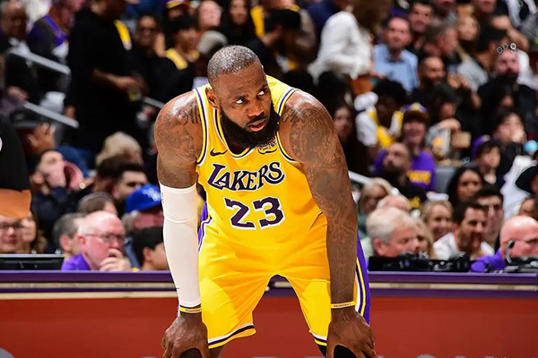 NBA休赛期动态：<a href=/lanqiu/zhibode/lakers/ target=_blank class=infotextkey>湖人</a>伤病、勇士签约与<a href=/lanqiu/zhibode/76ers/ target=_blank class=infotextkey>76人</a>合同进展