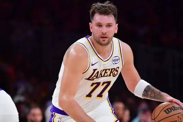 湖人主帅雷迪克透露东契奇回归时间表 周日战<a href=/lanqiu/zhibode/76ers/ target=_blank class=infotextkey>76人</a>成潜在复出战